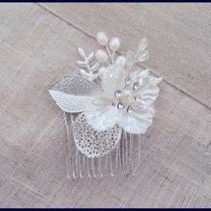 Hair Comb, Hair Jewelry Pearls Crystals Shells NWOT